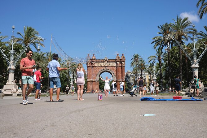 Private discovery bike tour of Barcelona - The Gothic Core: Plaça de Sant Jaume and Barcelona Cathedral (and what to watch for)