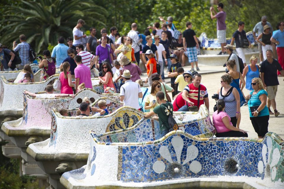 Private E-Bike Tour: Park Güell & Best of Barcelona - Meet-up, bikes, and the luggage rule you should plan for