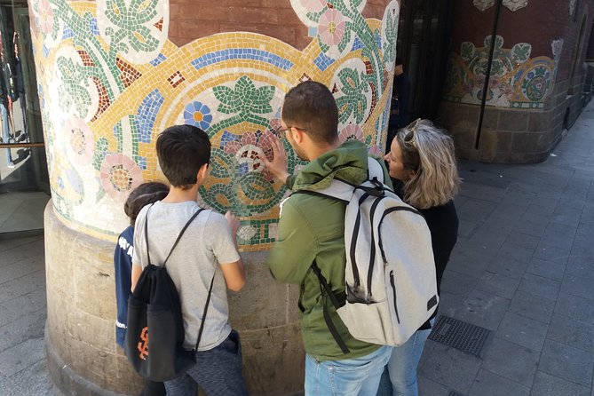Private Family Experience - Dragon Tour in Barcelona for Kids - What You’ll Hunt For: Courtyards, Stone Figures, and Dragons Watching From Above