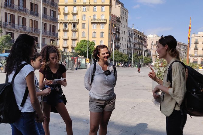 Private Family Treasure Hunt | Guided, fun & 100% Offline | Xventura Barcelona - Stop 4: Arc de Triomf as a “gear shift” moment