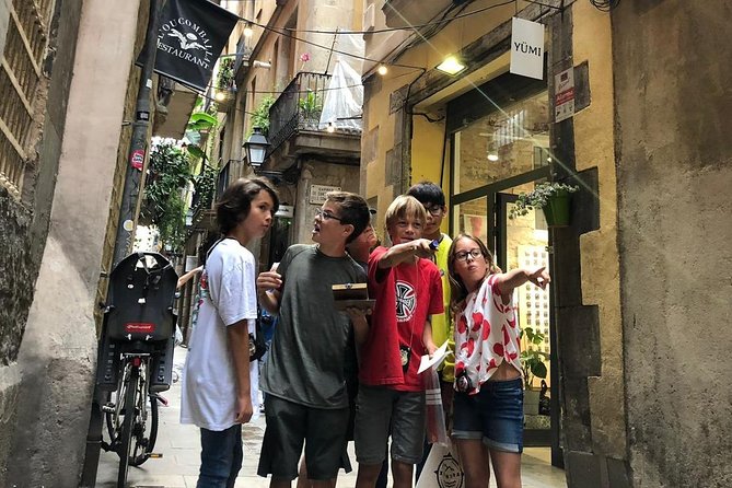 Private Family Treasure Hunt | Guided, fun & 100% Offline | Xventura Barcelona - Stop 5: Museu Picasso and the story gains personality
