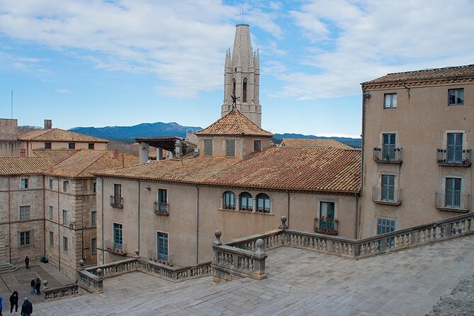 Private Full-Day Girona GOT and Costa Brava Tour - The Onyar River and Pont de les Peixateries Velles: your must-do selfie break