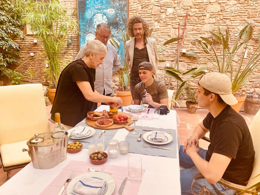 PRIVATE GASTRONOMIC EXPERIENCE IN A LOCAL HOME - The Chef’s Patio Setting: Where the Evening Really Starts