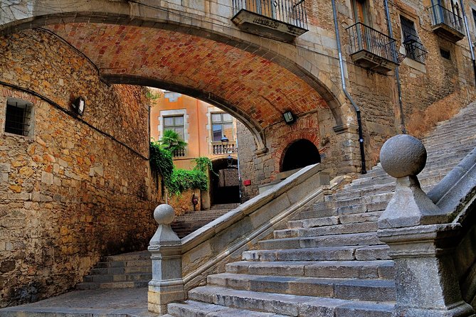 Private Medieval Girona Tour with Hotel Pick-up - Onyar River Views and the Medieval Walls-Bridges Combination