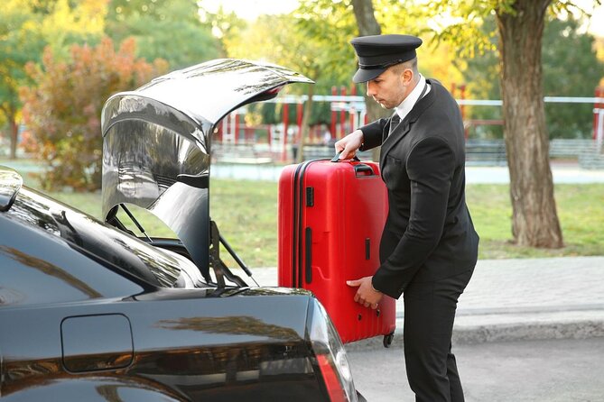 Private One-way Airport Transfer Barcelona Airport to Barcelona - Communication: when it shines, and when it trips people up