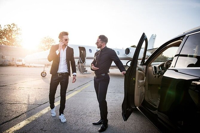 Private One-way Airport Transfer Barcelona Airport to Barcelona - How pickup works at BCN: meeting point, texts, and timing