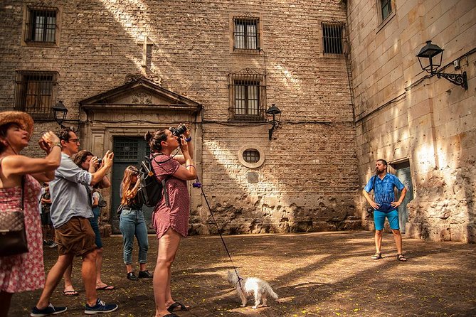 Private Photography Walking Tour with a Local - Catalan culture and the 1-photo challenge: test what you learned