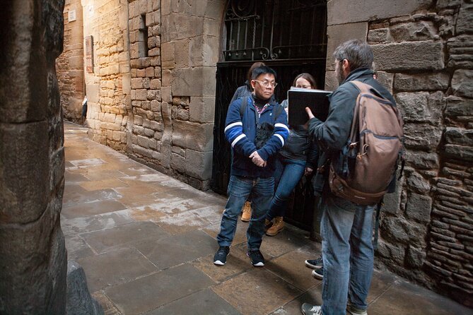 Private Religious Tour: Sagrada Familia, Romans & Jewish Quarter - Tracing the Call in the Jewish Quarter: expulsions and everyday sites