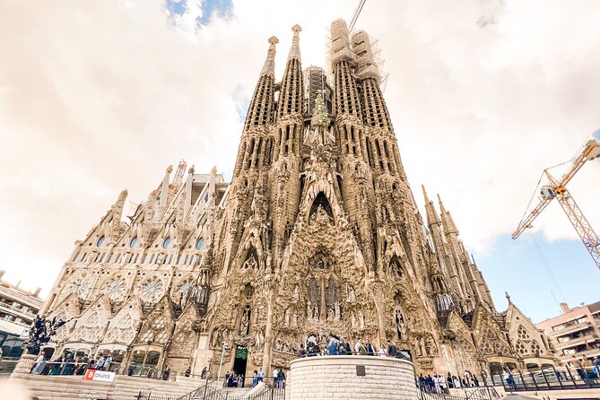 Private Sagrada Familia Guided Tour with Skip the Line Ticket - Should you book this private skip-the-line Sagrada Familia tour?