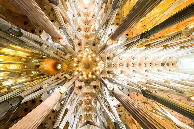 Private Sagrada Familia Guided Tour with Skip the Line Ticket - Meeting at the Sagrada Familia Souvenir Shop (and why being early matters)