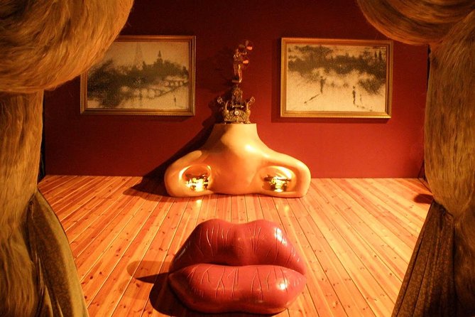 Private tour: Dali Museum in Figueres and Púbol Tour with Hotel pick-up - Castell de Púbol: Gala’s home, Dalí’s rules, and the mausoleum