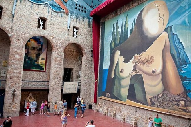 Private tour: Dali Museum in Figueres and Púbol Tour with Hotel pick-up - Guides and the drive time: why it changes the whole experience