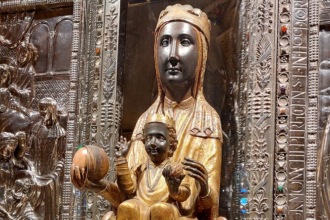 Private Tour in Montserrat 5h - Abadia de Montserrat: pilgrimage energy and the Black Madonna