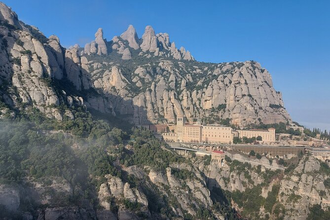 Private Tour in Montserrat 5h - Montana de Montserrat: funicular views and choosing the right hike