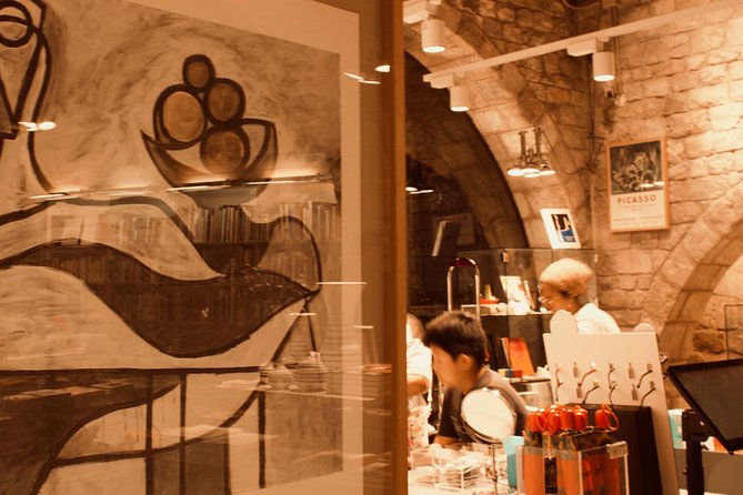 Private Tour of the Picasso Museum - The meeting point on Carrer de Montcada: easy in, easy out