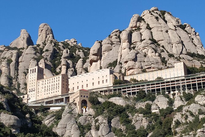 Private Tour to Montserrat with a specialized local guide - Time to Stroll: Farmers Market Feel at the Monastery