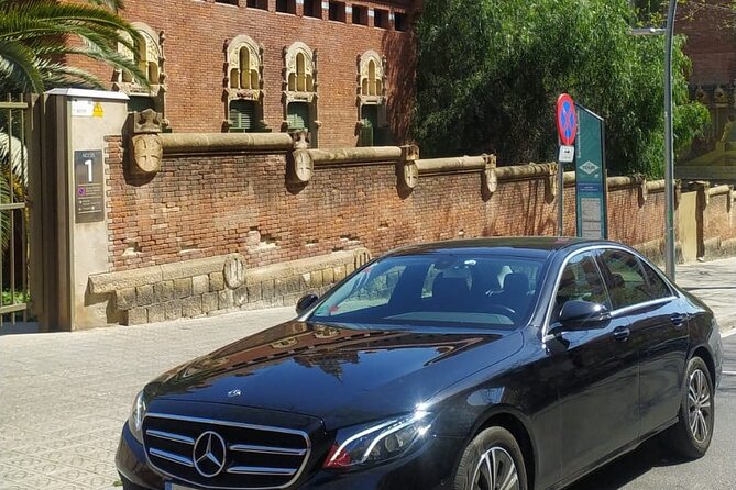 Private Transfer From Barcelona City to Barcelona Airport - Timing to the airport: 30–40 minutes that can save your whole day
