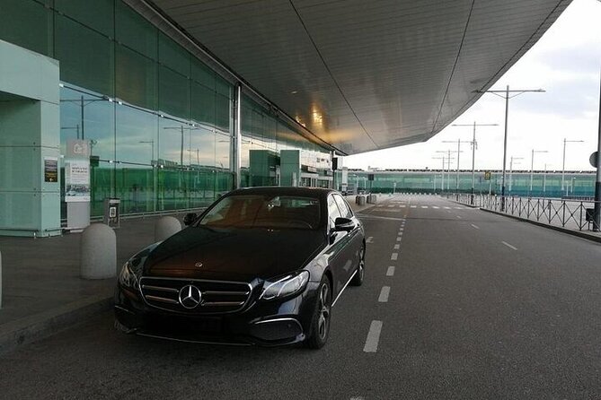 Private Transfer from Sitges to Barcelona Airport - The ride itself: AC, bottled water, and clean comfort