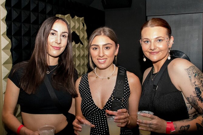 Pub Crawl Barcelona: 4 nightclubs + shots + skip-the-line entry - How the 10:30pm Pub Crawl Through Ciutat Vella Works