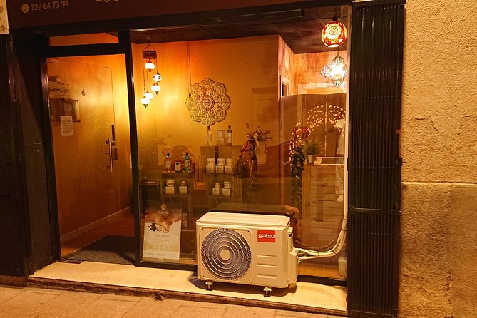 relieving massage - Entering The Gràcia Meeting Point (Carrers to Calm)