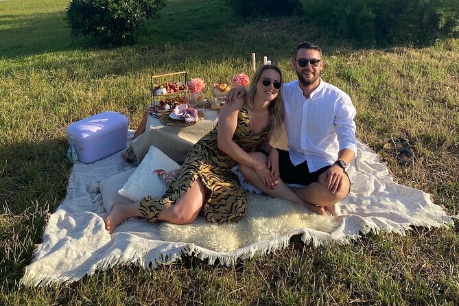 Romantic Picnic - Choosing Between Picnic Locations: Ciutadella Park and Sea-View Mood