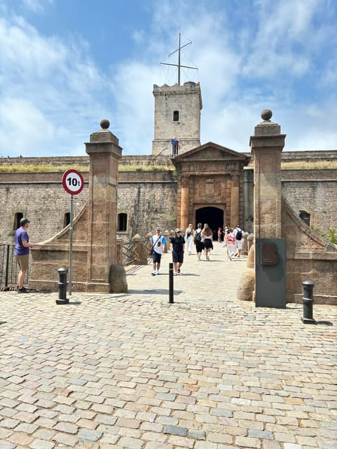 Running tour: Keep fitness & explore Barcelona - Cool-down and stretching: finish feeling good, not stiff