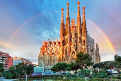 Sagrada Familia and Barcelona Highlights: Private Guided 4-Hour Driving Tour - Stop 2: Casa Batllò and why the facade earns attention