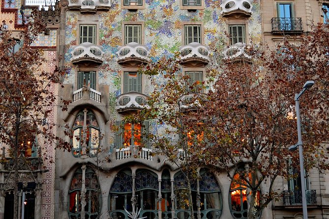 Sagrada Familia and Barcelona Highlights: Private Guided 4-Hour Driving Tour - Comfort and timing: the private car advantage