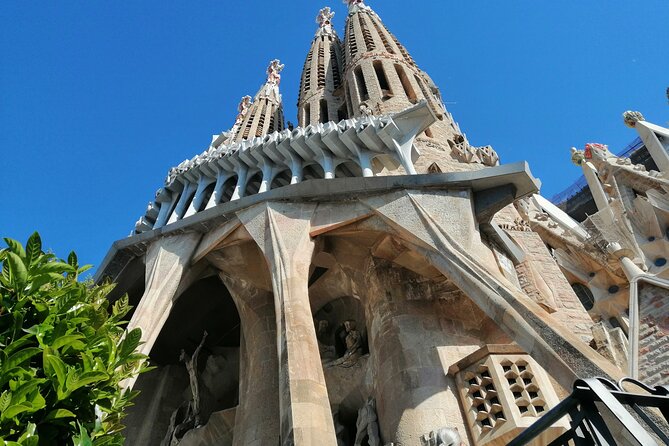 Sagrada Familia and Park Guell Guided Tour with Transport - Guide quality: why Paula’s mention matters