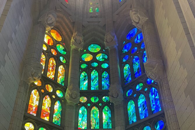 Sagrada Familia and Park Guell Guided Tour with Transport - Getting to the start point and keeping the day easy
