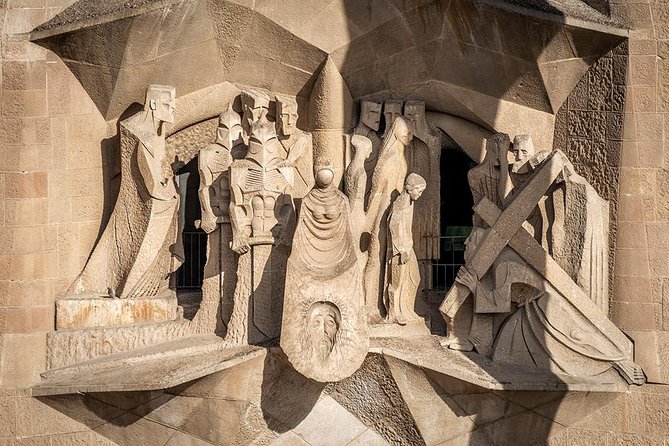 Sagrada Familia Evening Private Tour with Expert Guide - Evening timing at Sagrada Familia: the real payoff