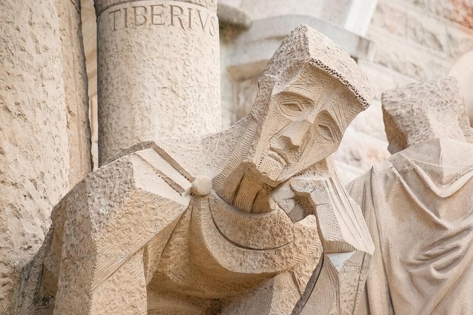 Sagrada Familia Evening Private Tour with Expert Guide - What’s included inside: ticket, guide, and radioguide