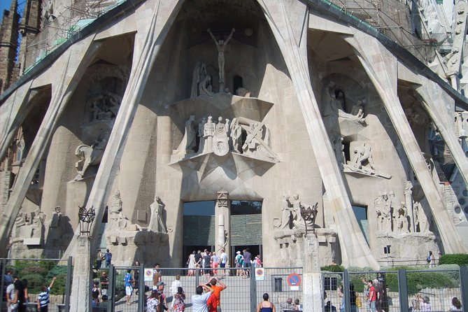 Sagrada Familia Evening Private Tour with Expert Guide - Who should book this Sagrada evening tour (and who might not)