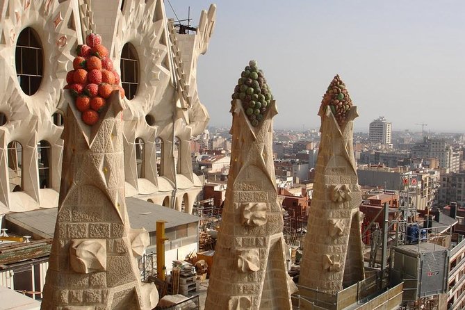 Sagrada Familia Express Private Guided Tour - Skip the Queue at Sagrada Familia, Meet Your Guide on Av. de Gaudí