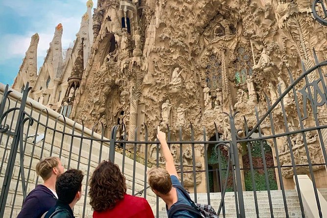 Sagrada Familia Exterior Free Tour: Stories, Secrets & Symbolism - Where You Start and Where You End (and How to Not Waste Time)