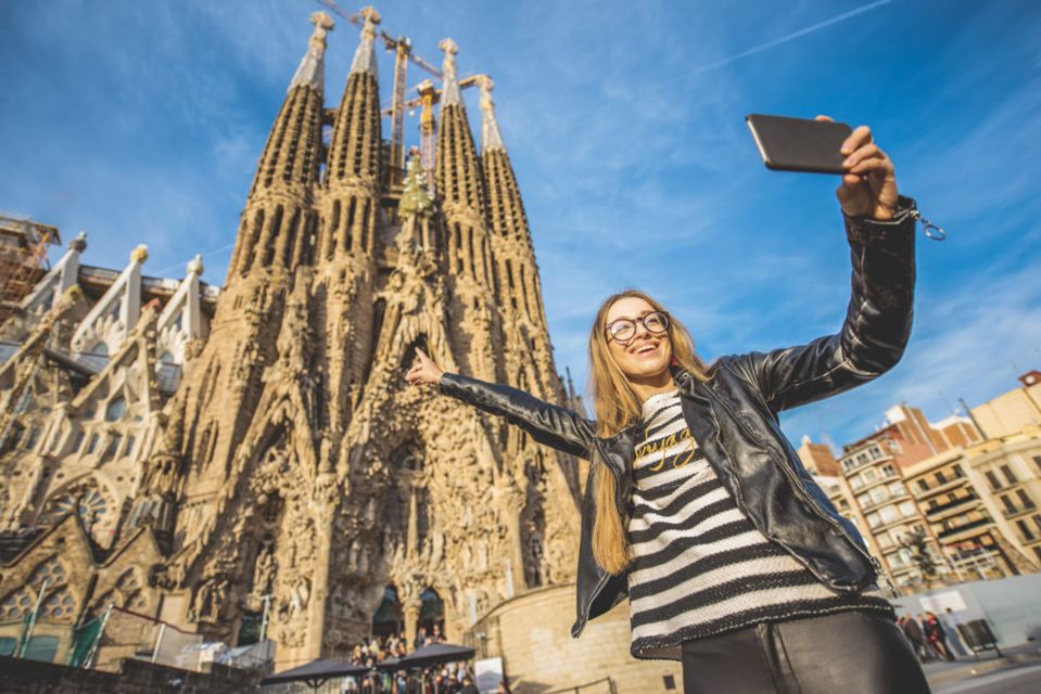 Sagrada Familia & Gaudi Guided Tour Private or Small Groups - Why this Gaudí walk + Sagrada Familia combo is such good value