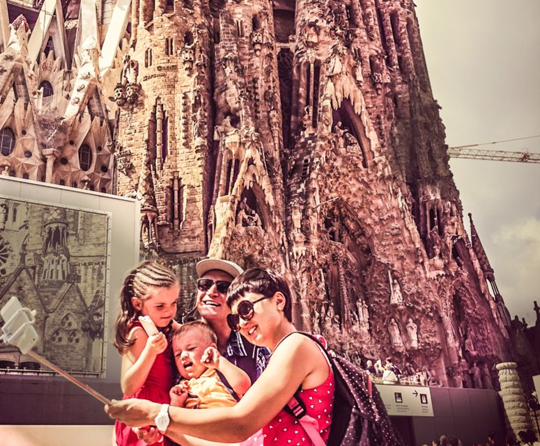 Sagrada Familia & Gaudi Guided Tour Private or Small Groups - The walk through Gaudí’s Barcelona: from early street design to the Gothic Quarter vibe