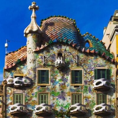 Sagrada Familia & Gaudi Guided Tour Private or Small Groups - Meeting on La Rambla: start point and how to avoid a scramble
