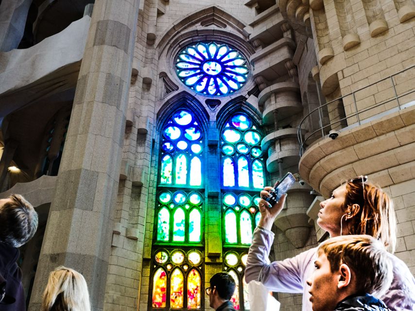 Sagrada Familia & Gaudi Guided Tour Private or Small Groups - Entering Sagrada Familia with priority access: official guide or audioguides inside