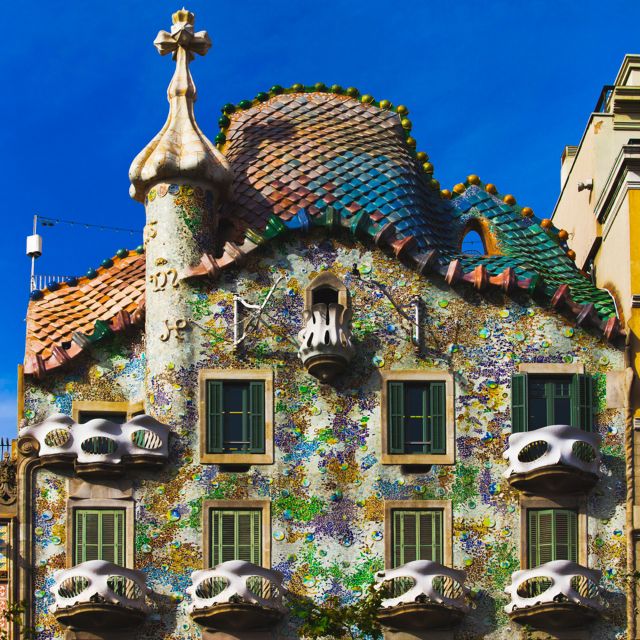 Sagrada Familia & Gaudi Guided Tour Private or Small Groups - Meeting on La Rambla: start point and how to avoid a scramble