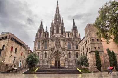 Sagrada Familia & Gothic Quarter Private Tour - Entering Sagrada Familia Without the Waiting Drama