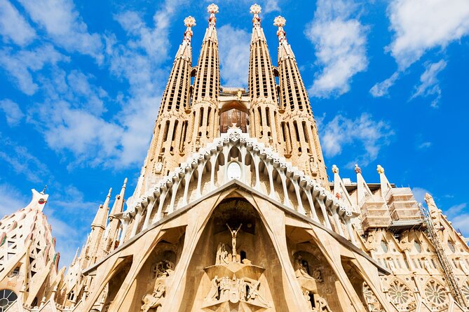 Sagrada Familia : Guided tour inside Skip the line! - Stop 3: Façana del Passió and the Holy Family Passion Finish
