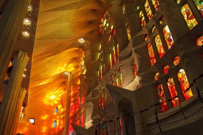Sagrada Familia : Guided tour inside Skip the line! - Timing and Meeting Point: Getting There Without Wasting Time