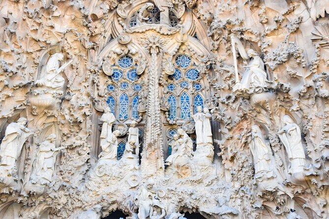 Sagrada Familia guided Tour with a German-Speaking Guide - Skip-the-line entry vs the security line (what you can’t control)