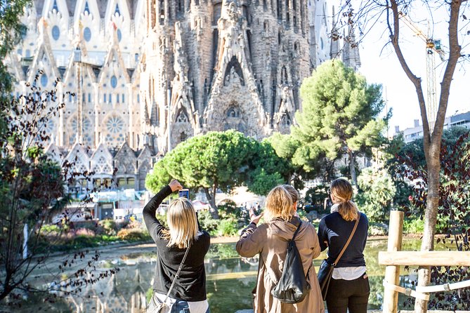 Sagrada Familia guided Tour with a German-Speaking Guide - Museum time after the guide: drawings, models, and Gaudí context