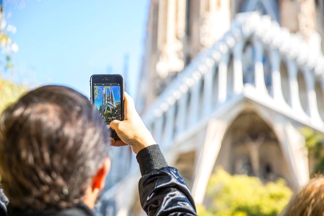 Sagrada Familia guided Tour with a German-Speaking Guide - Language notes: German booking, English backup, and how to set yourself up