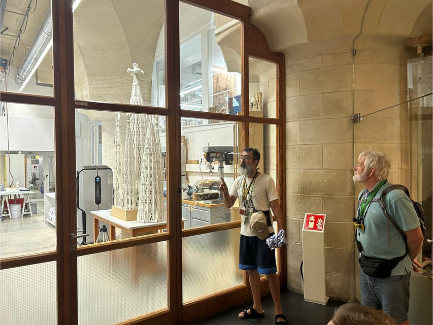 Sagrada Familia Guided Tour with Skip-the-Line Entry Ticket - Inside the basilica: construction phases from 1882 to near 2033