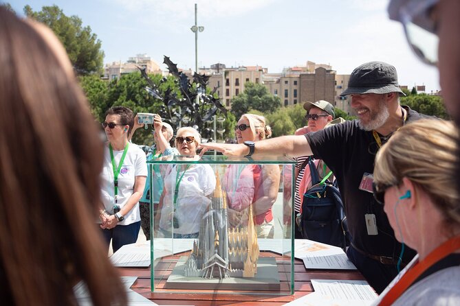 Sagrada Familia Guided Tour with Skip the Line Ticket - Headphones, group size, and hearing the guide without stress