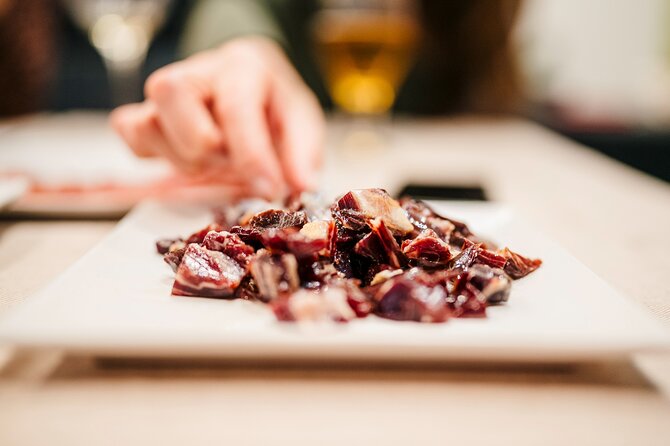 Sagrada Familia Jamón Iberico Masterclass with Wine Tasting - Wine pairing: Bardós and Menade with your jamón