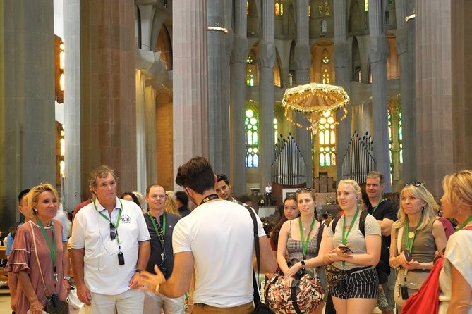 Sagrada Familia Private Tour - Kurz & Gut Meeting Point: An Easy Start Near Av. de Gaudí